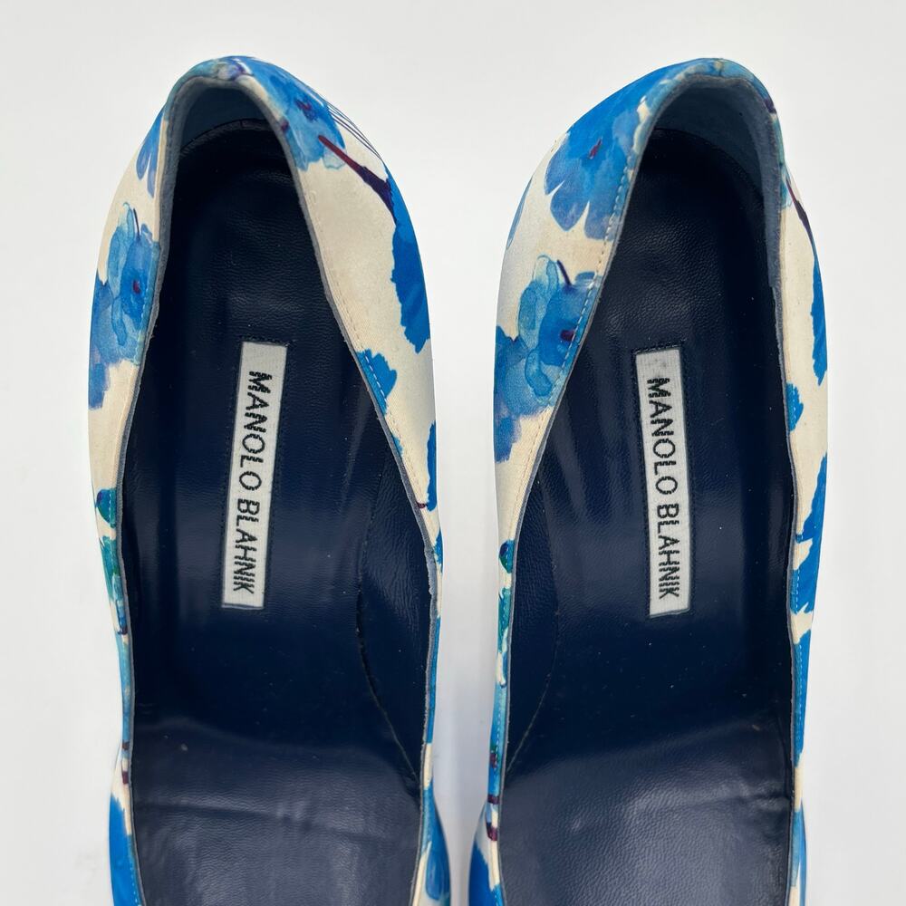 Manolo Blahnik Hangisi 105 Blue Floral Print Satin Crystal Buckle Pump Size 37.5 - Picture 6 of 12